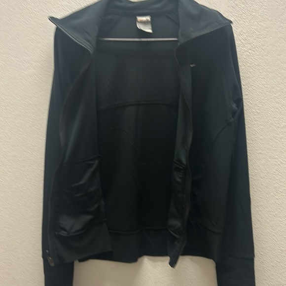 Nike fit dry women’s M.Soft long cuff.Small inside key pocket. Great condition - Picture 7 of 7
